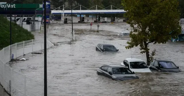 Franca perfshihet nga moti i keq, alarm i kuq ne gjashte zona